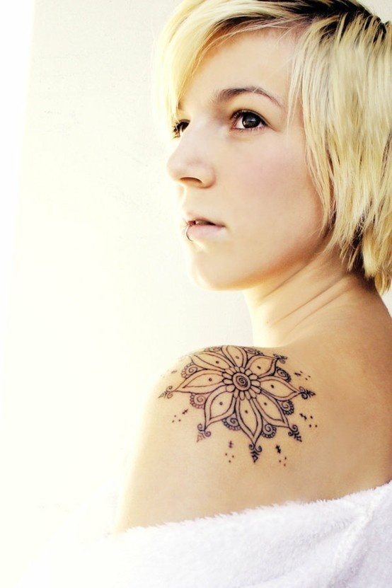 Simple blonde girl geometric shoulder, back tattoo