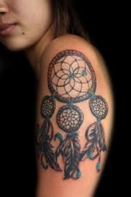 Women’s shoulder dreamcatcher tattoo