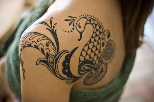 Adorable shoulder’s tribal bird tattoo