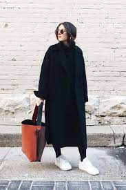 All Black Outfit Women with contrast accessories