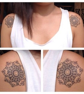 Cute shoulder tattoos by Pepe Vicio