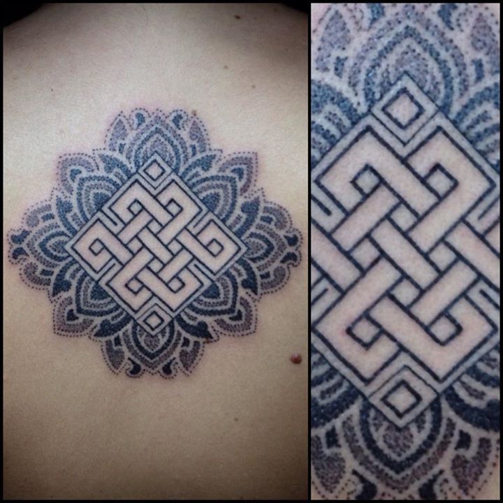 Endless knot tattoo by Pepe Vicio