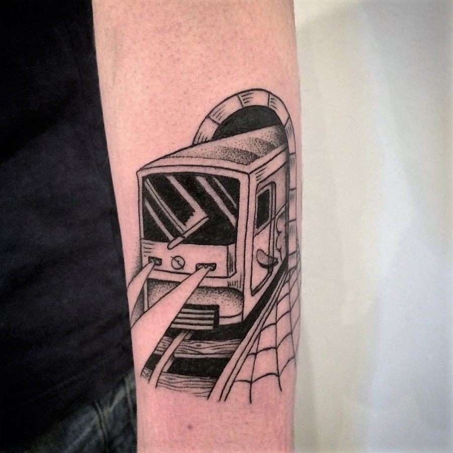 franck-pellegrino-bleunoir-parisian-train-blackwork-tattoo