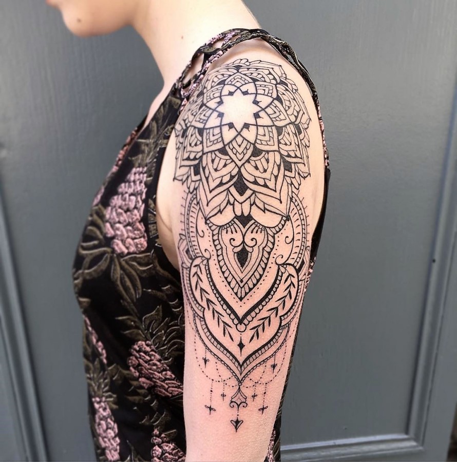 jeykill-bleunoir-upper-arm-sleeve-mandala-blackwork-tattoo