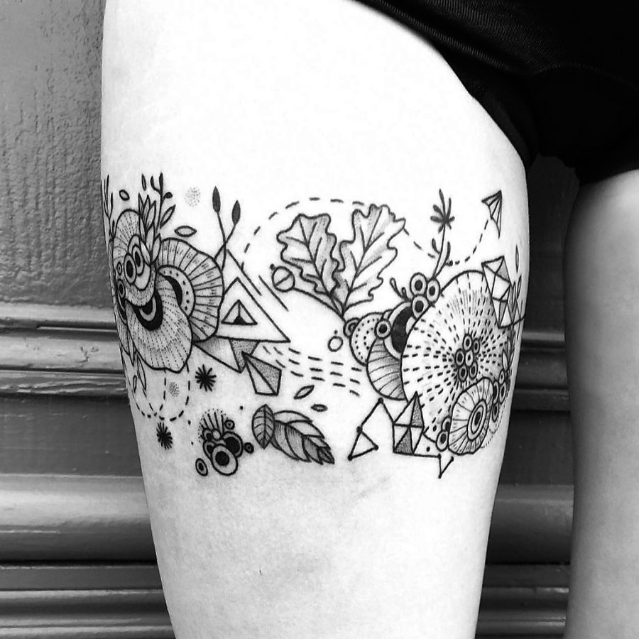 mast-cora-bleunoir-floral-garter-blackwork-tattoo