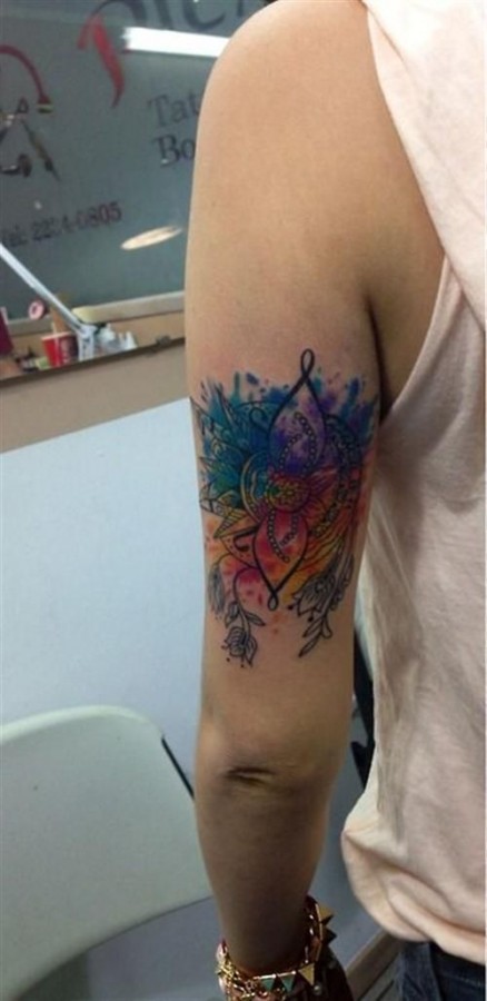 Pretty arms’ watercolor tattoo