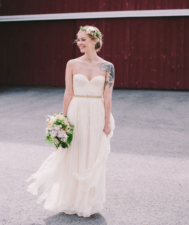 Shoulder and cute flowers bride tattoo