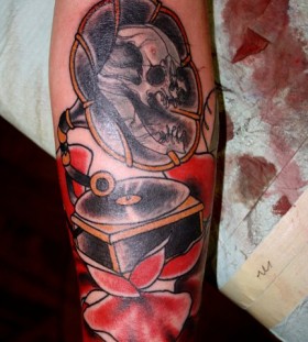 Skull gramophone arm tattoo