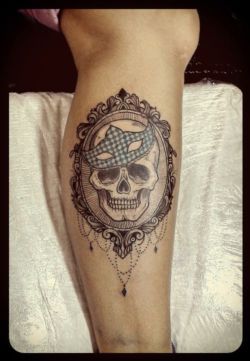 Skull in a frame tattoo by Tyago Compiani