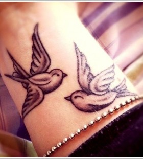 Small looking tribal bird tattoo
