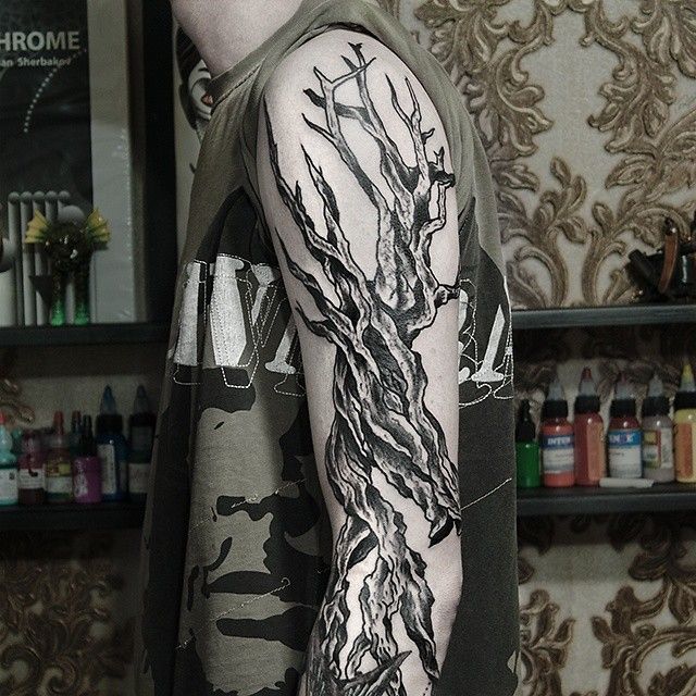 Tree tattoo by Dase Roman Sherbakov