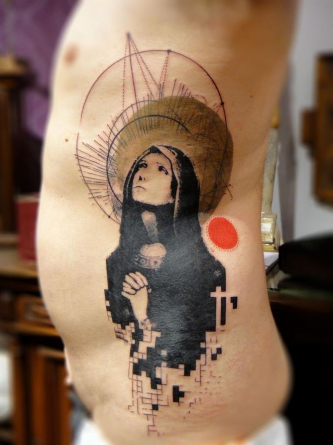 Xoil woman side tattoo