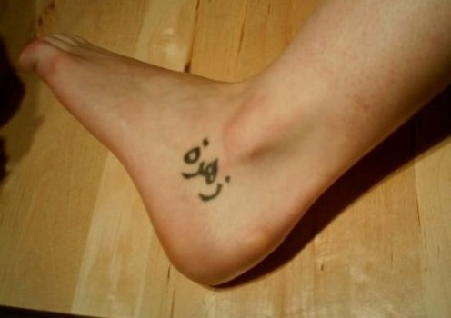 Tiny Arabic Words Phrases on Foot