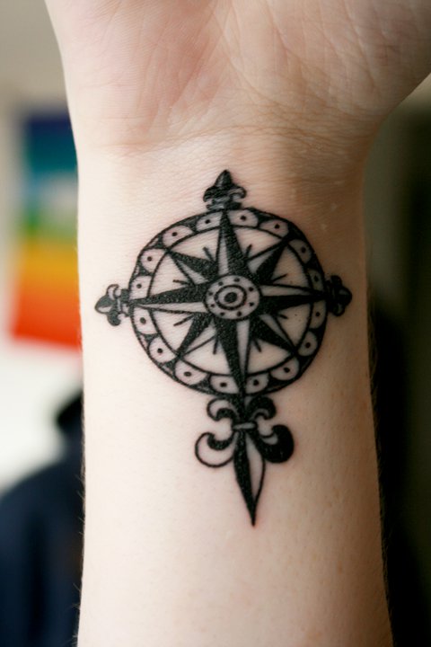 Temporary Tattoo Ideas – Compass Tattoo Design