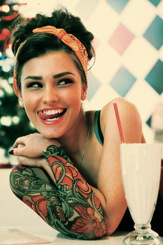 Elegant and Chic Hand Tattoos on Sexy Fat Girl