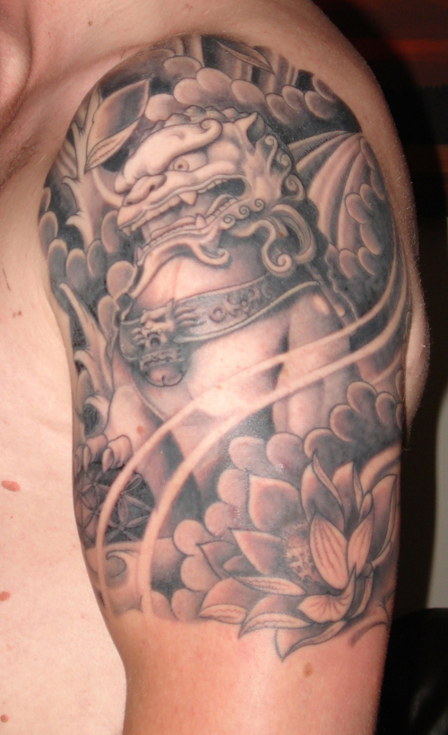 Upper Arm Foo Dog Tattoo Close Up Picture