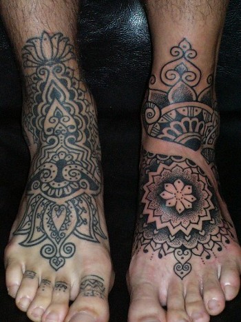 Awsome Tribal Tattoo Design on Feet for Men