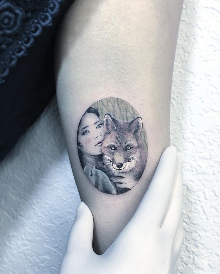 girl-and-fox-portrait-circle-tattoo