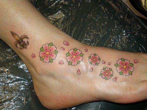 Cool Tattoo Design on Foot for Women