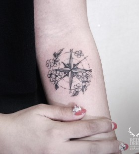 lovely-compass-and-flower-tattoos
