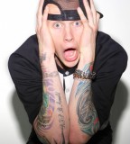 Machine Gun Kelly - Awesome Tattoo Artist