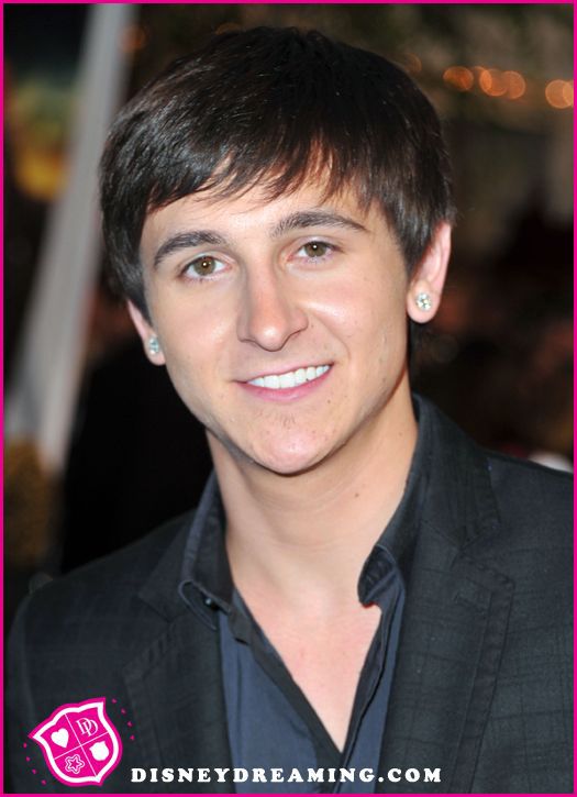 Mitchel Musso Wants To Hang Out With Bella Thorne