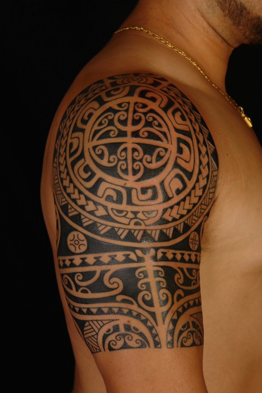 Awesome Polynesian Shoulder / Sleeve Tattoo Design for Men and Women