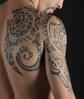 Awesome Tribal Tattoos Design On Shoulder Blade