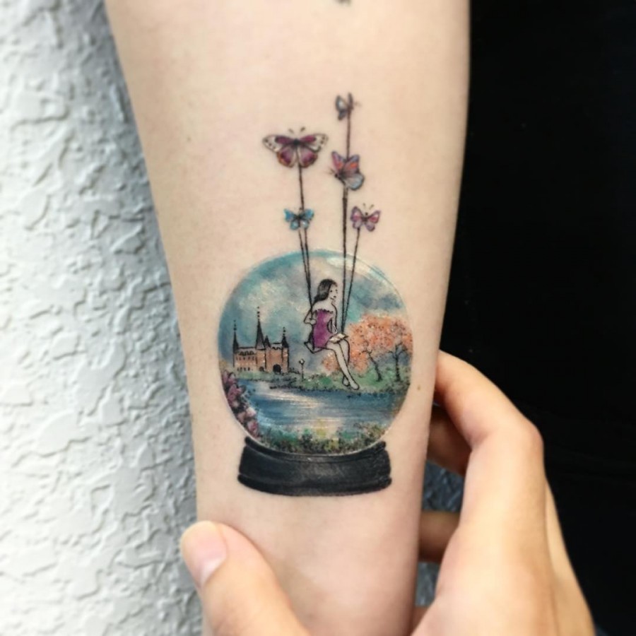 snowglobe-circle-tattoo