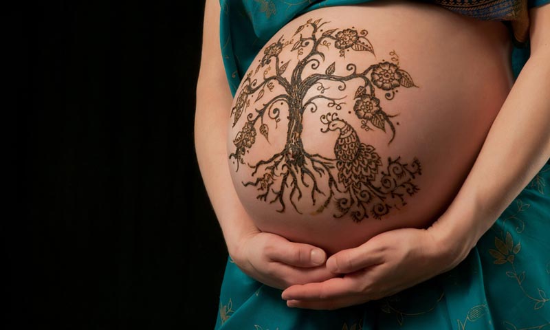 tattoo on pregnant woman