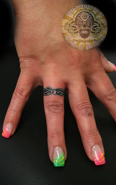 Beautiful Ring Finger Tattoo Design Picture