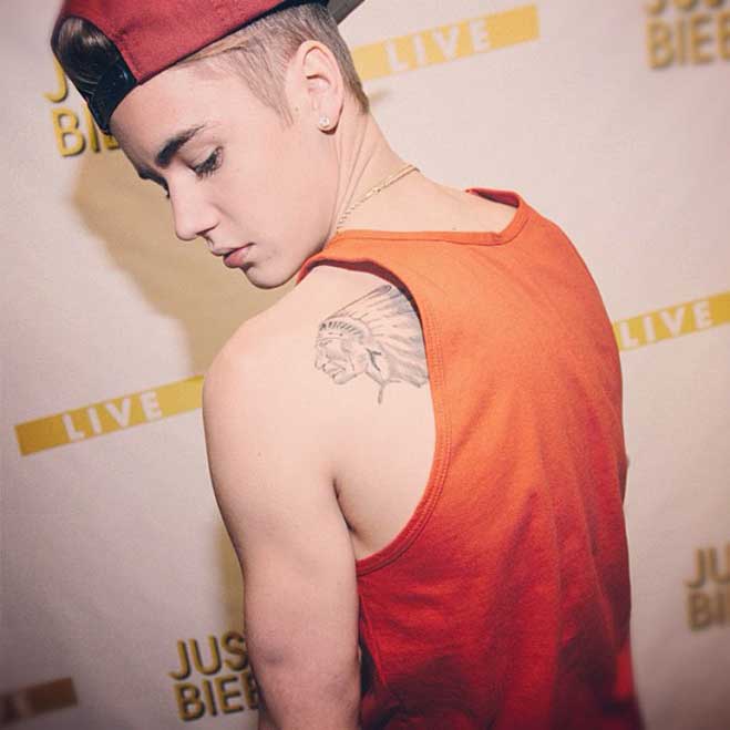 Bieber Gets Canadian Hockey Teams Logo Inked