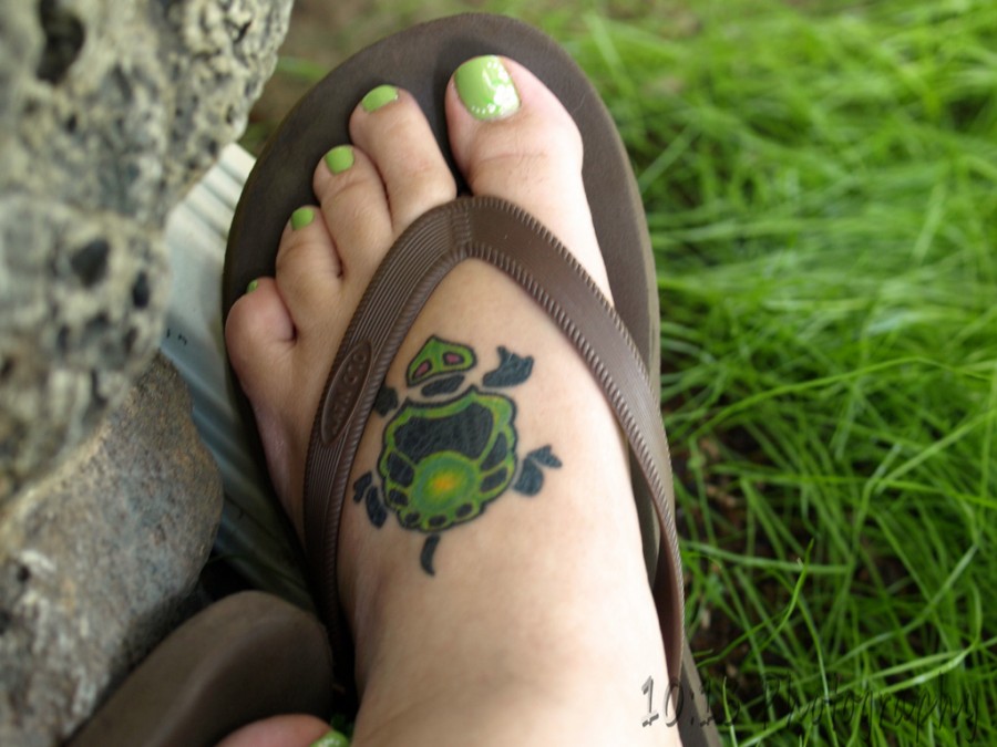 Gorgeous Turtle Tattoo Designs On Feet