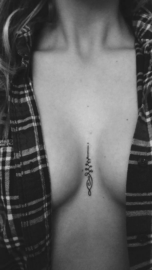 unalome-sternum-tattoo