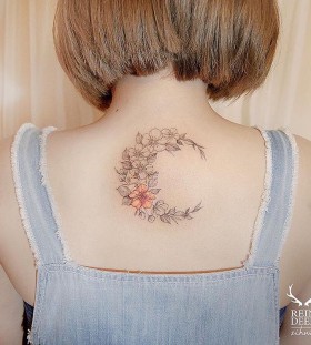 unique-neck-flower-arrangement