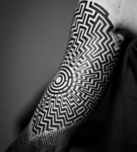 upper arm labyrinth tattoos for men upper arm labyrinth tattoos for men