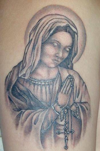 Beautiful Tattoo of the Virgin Mary Praying while Holding the Rosary